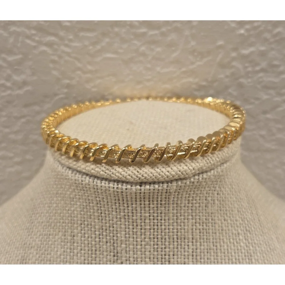 JBK Jacqueline Kennedy Gold Tone Textured Hollow Bangle Bracelet‎
